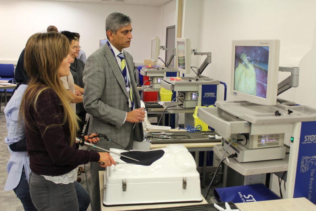 Student receives nationally recognised certificate for laparoscopic surgical skills.